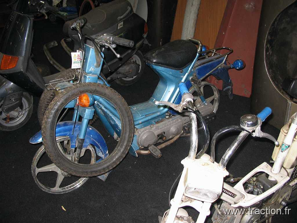 20090228 Montbeliard (62).jpg - 28/02/2009 - 25200 MONTBELIARD VIEUX VOLANTS FRANCS-COMTOIS Bourse d'échange Autos-Motos Anciennes - la Roselière - Mobylettes